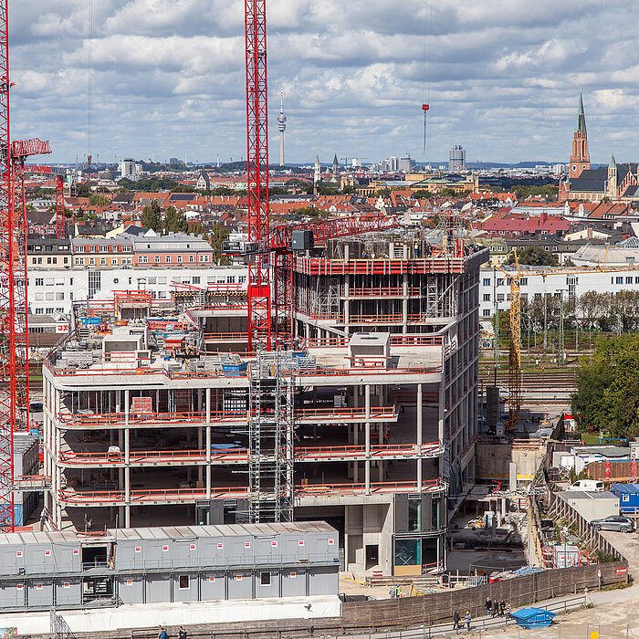 Das Optineo mit Blick über München